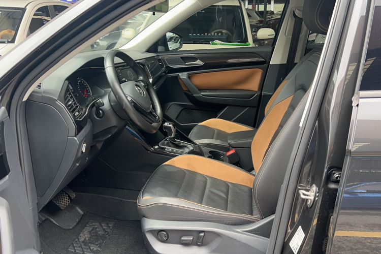 Used Volkswagen Tayron 2019 330TSI Two-Wheel-Drive Luxury Version China V Emission Standard Interior 1