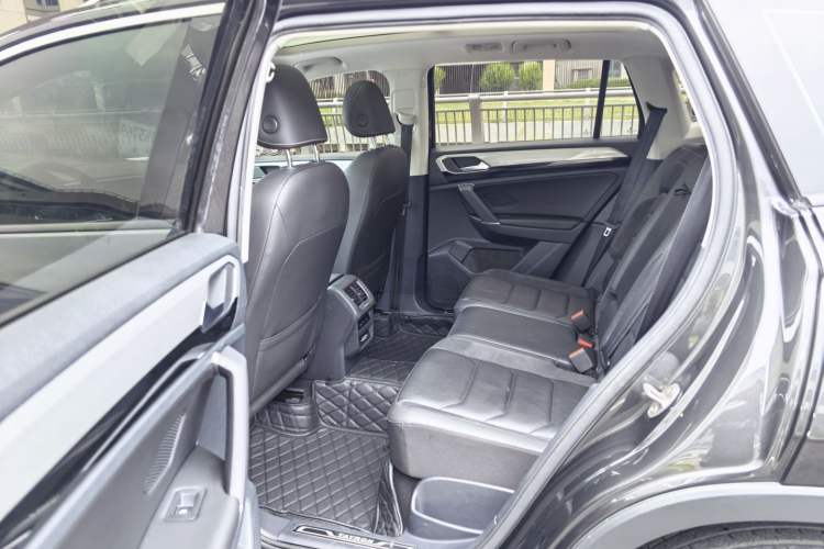 Used Volkswagen Tayron 2019 330TSI Two-Wheel-Drive Luxury Plus China VI Standard Interior 2