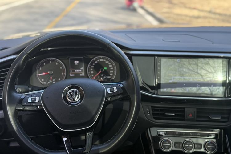 Used Volkswagen Tayron 2019 330TSI Two-Wheel-Drive Luxury Version China V Emission Standard Interior 3