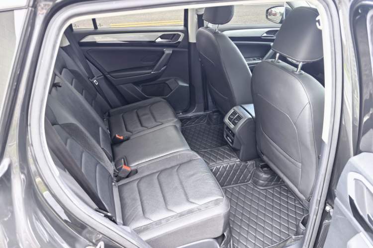 Used Volkswagen Tayron 2019 330TSI Two-Wheel-Drive Luxury Plus China VI Standard Interior 4