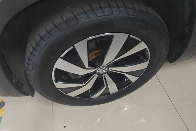 Used Volkswagen Tayron 2019 330TSI Two-Wheel-Drive Luxury Version China V Emission Standard Left Front Wheel Hub