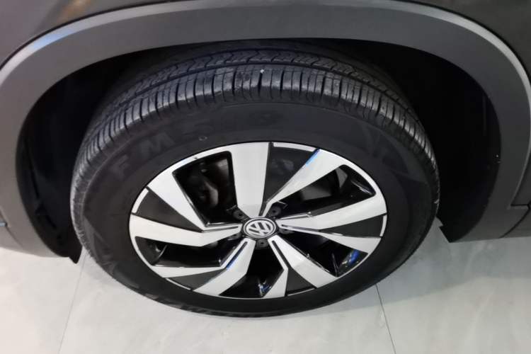 Used Volkswagen Tayron 2019 330TSI Two-Wheel Drive Luxury Model China VI Standard Left Front Wheel Hub