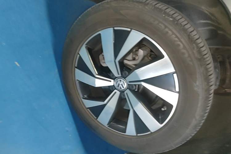 Used Volkswagen Tayron 2019 330TSI Two-Wheel-Drive Luxury Version China V Emission Standard Left Front Wheel Hub