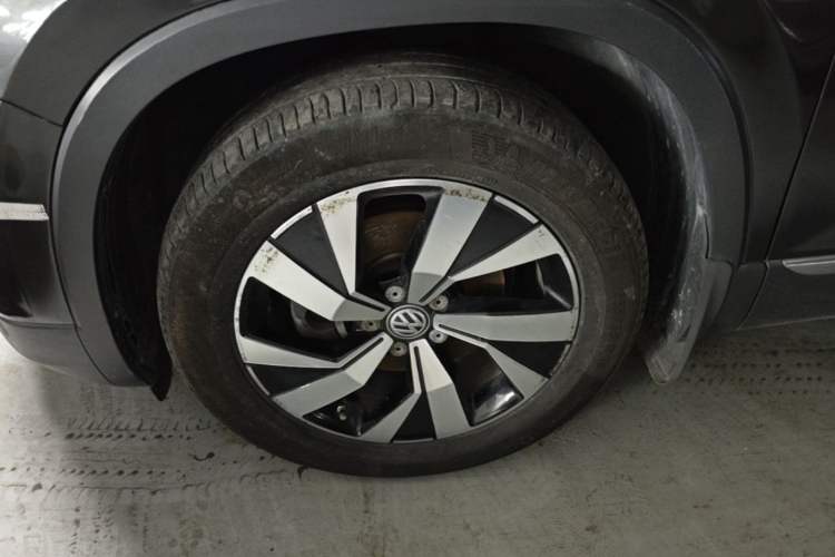 Used Volkswagen Tayron 2019 330TSI Two-Wheel Drive Luxury Model China VI Standard Left Front Wheel Hub