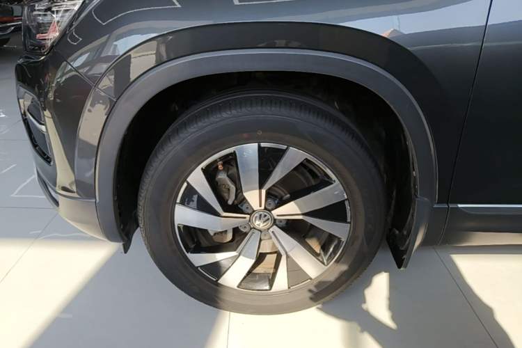 Used Volkswagen Tayron 2019 330TSI Two-Wheel Drive Luxury Model China VI Standard Left Front Wheel Hub