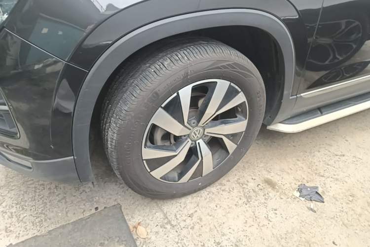 Used Volkswagen Tayron 2019 330TSI Two-Wheel-Drive Luxury Version China V Emission Standard Left Front Wheel Hub