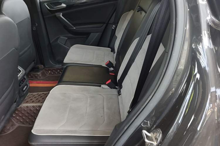 Used Volkswagen Tayron 2019 380TSI Four-Wheel Drive R-Line China VI-standard Left Rear Seat