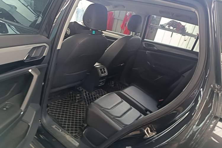 Used Volkswagen Tayron 2019 330TSI Two-Wheel-Drive Luxury Plus China VI Standard Left Rear Seat