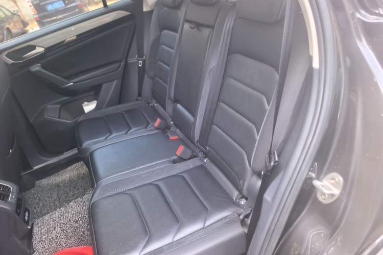 Used Volkswagen Tayron 2019 Teramont Edition 280TSI Two-Wheel Drive Luxury Model China VI Standard Left Rear Seat