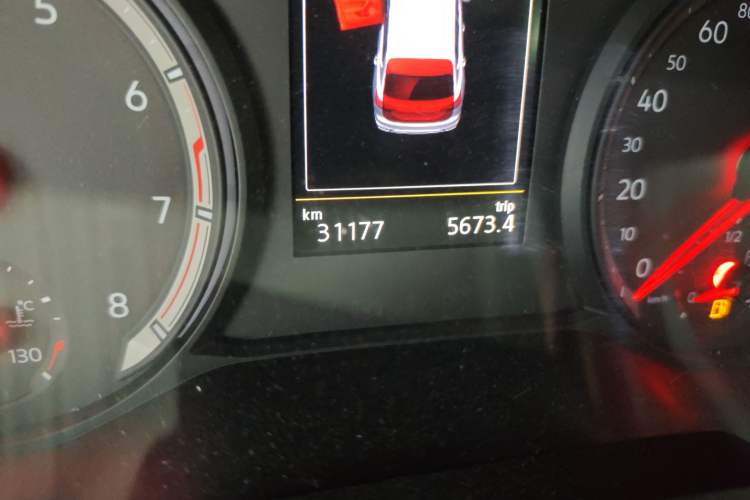 Used Volkswagen Tayron 2019 330TSI Two-Wheel-Drive Luxury Version China V Emission Standard Odometer Close Up