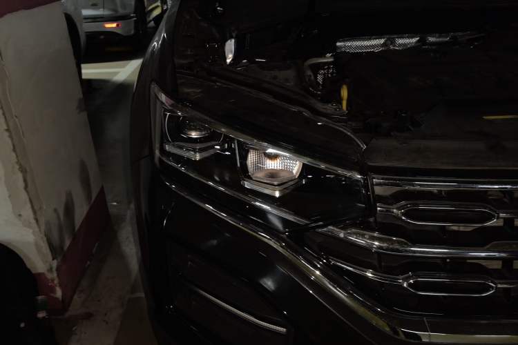 Used Volkswagen Tayron 2019 330TSI Two-Wheel Drive Luxury Model China VI Standard Right Front Headlight