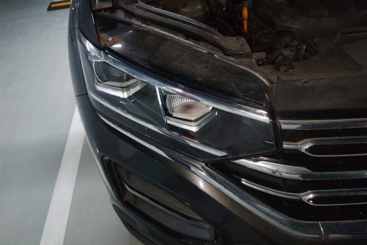 Used Volkswagen Tayron 2019 330TSI Two-Wheel Drive Luxury Model China VI Standard Right Front Headlight