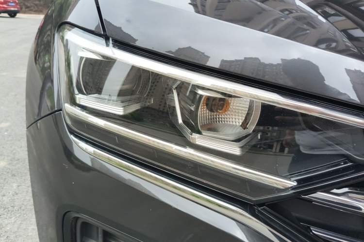 Used Volkswagen Tayron 2019 330TSI Four-Wheel Drive Luxury Version China V Standard Right Front Headlight