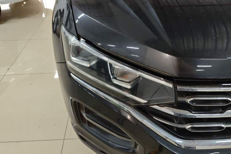 Used Volkswagen Tayron 2019 330TSI Two-Wheel-Drive Luxury Version China V Emission Standard Right Front Headlight