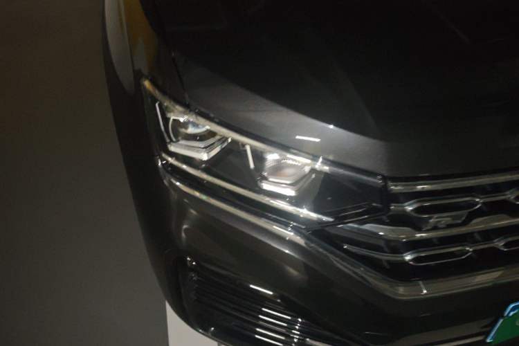 Used Volkswagen Tayron 2019 380TSI Four-Wheel Drive R-Line China VI-standard Right Front Headlight
