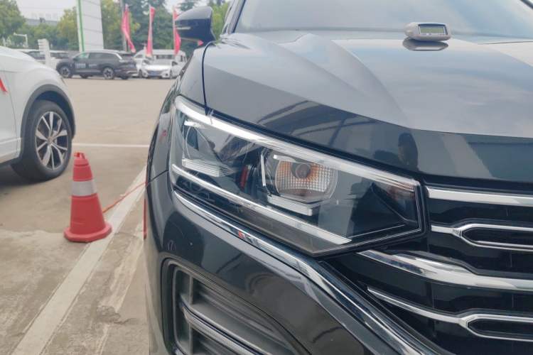 Used Volkswagen Tayron 2019 330TSI Two-Wheel-Drive Luxury Version China V Emission Standard Right Front Headlight