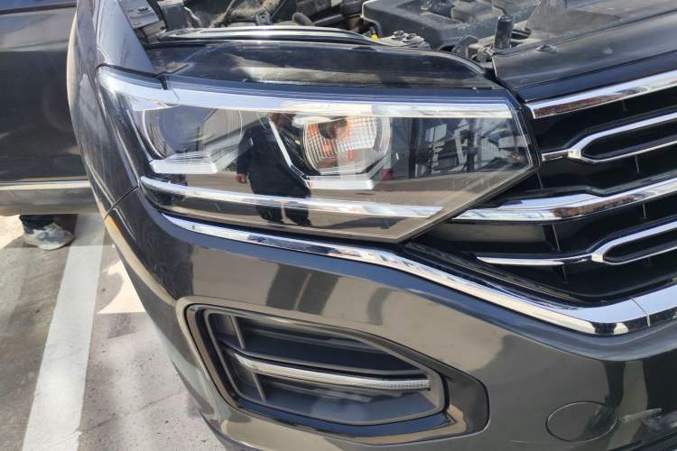 Used Volkswagen Tayron 2019 330TSI Two-Wheel Drive Luxury Model China VI Standard Right Front Headlight