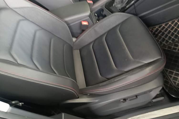 Used Volkswagen Tayron 2019 330TSI Two-Wheel-Drive Luxury Plus China VI Standard Right Front Seat