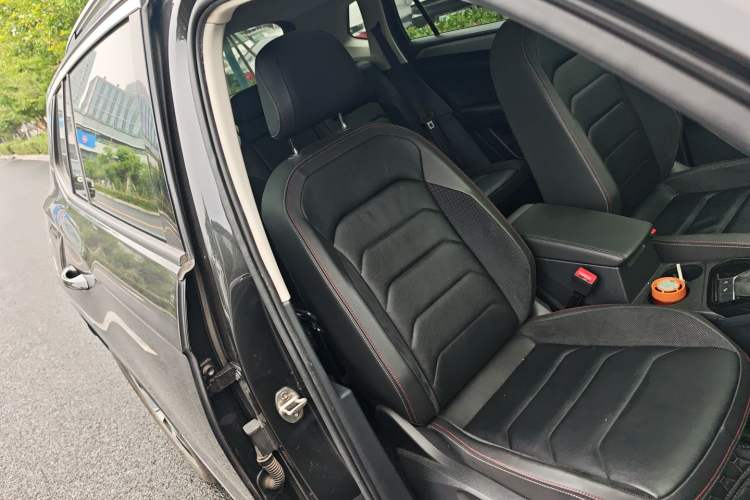 Used Volkswagen Tayron 2019 330TSI Two-Wheel-Drive Luxury Plus China VI Standard Right Front Seat