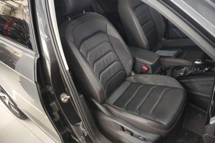 Used Volkswagen Tayron 2019 330TSI Two-Wheel Drive Luxury Model China VI Standard Right Front Seat