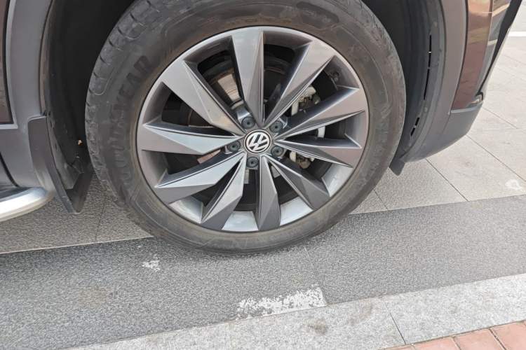 Used Volkswagen Tayron 2019 330TSI Two-Wheel Drive Luxury Model China VI Standard Right Front Wheel Hub