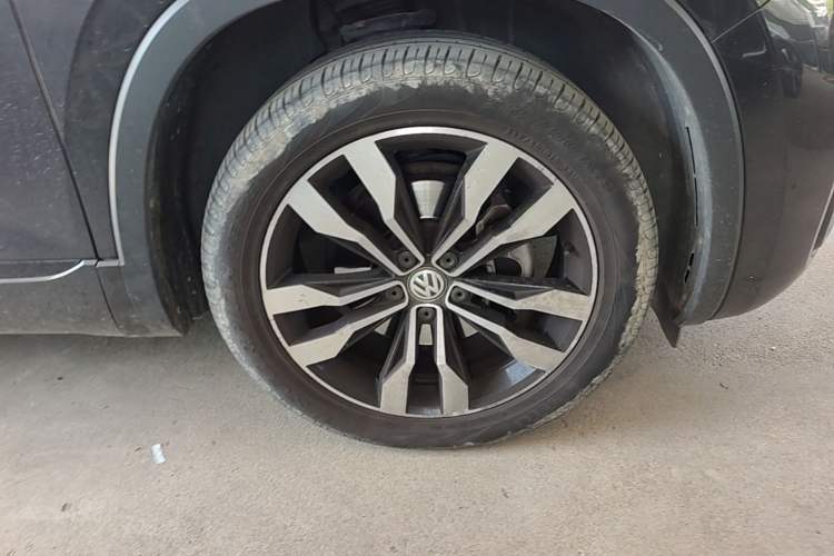 Used Volkswagen Tayron 2019 380TSI Four-Wheel Drive R-Line China VI-standard Right Front Wheel Hub
