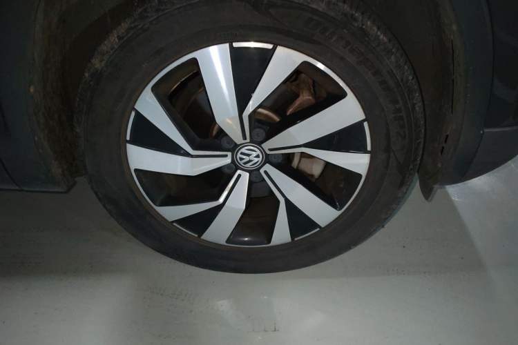 Used Volkswagen Tayron 2019 330TSI Two-Wheel Drive Luxury Model China VI Standard Right Front Wheel Hub