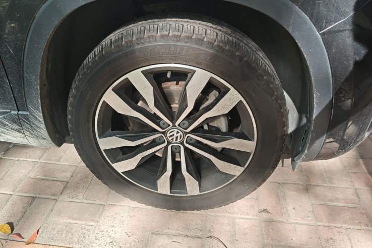 Used Volkswagen Tayron 2019 380TSI Four-Wheel Drive R-Line China VI-standard Right Front Wheel Hub