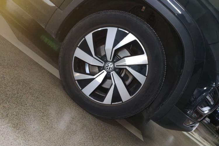Used Volkswagen Tayron 2019 330TSI Two-Wheel Drive Luxury Model China VI Standard Right Front Wheel Hub