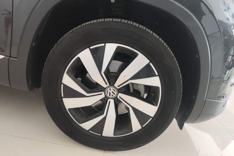 Used Volkswagen Tayron 2019 330TSI Two-Wheel-Drive Luxury Version China V Emission Standard Right Front Wheel Hub
