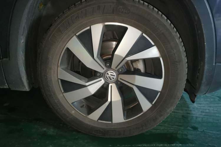 Used Volkswagen Tayron 2019 Teramont Edition 280TSI Two-Wheel Drive Luxury Model China VI Standard Right Front Wheel Hub