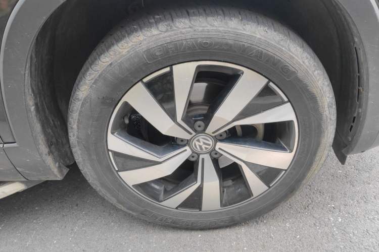Used Volkswagen Tayron 2019 330TSI Two-Wheel-Drive Luxury Version China V Emission Standard Right Front Wheel Hub