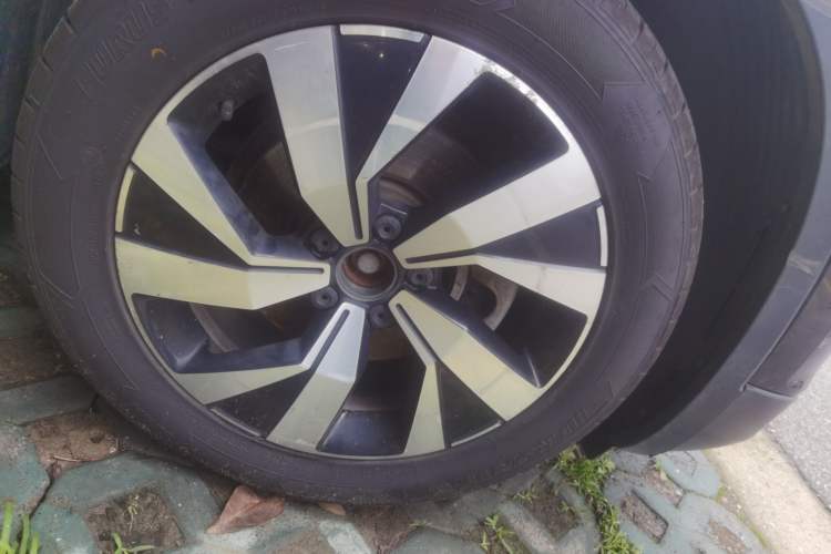 Used Volkswagen Tayron 2019 330TSI Two-Wheel Drive Luxury Model China VI Standard Right Front Wheel Hub