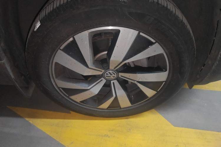 Used Volkswagen Tayron 2019 330TSI Two-Wheel Drive Luxury Model China VI Standard Right Front Wheel Hub