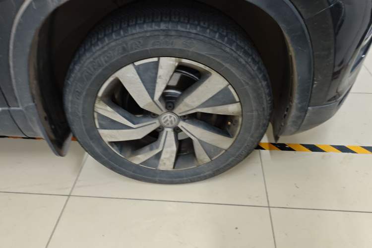 Used Volkswagen Tayron 2019 330TSI Two-Wheel-Drive Luxury Version China V Emission Standard Right Front Wheel Hub