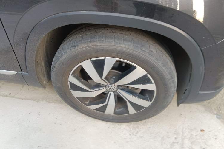 Used Volkswagen Tayron 2019 330TSI Two-Wheel Drive Luxury Model China VI Standard Right Front Wheel Hub