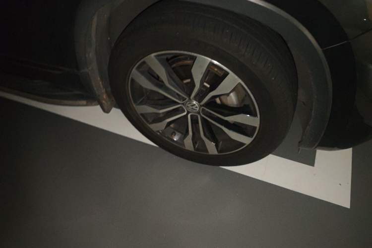 Used Volkswagen Tayron 2019 380TSI Four-Wheel Drive R-Line China VI-standard Right Front Wheel Hub