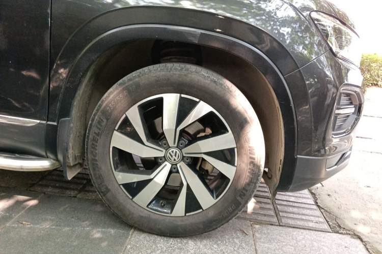 Used Volkswagen Tayron 2019 Teramont Edition 280TSI Two-Wheel Drive Luxury Model China VI Standard Right Front Wheel Hub