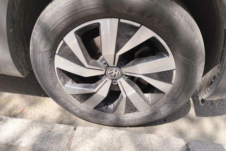 Used Volkswagen Tayron 2019 330TSI Two-Wheel Drive Luxury Model China VI Standard Right Front Wheel Hub