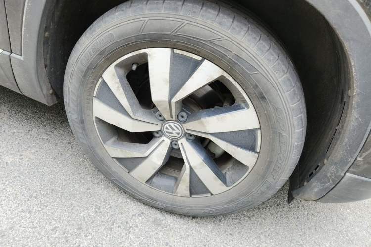 Used Volkswagen Tayron 2019 Teramont Edition 280TSI Two-Wheel Drive Luxury Model China VI Standard Right Front Wheel Hub