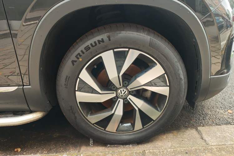 Used Volkswagen Tayron 2019 Teramont Edition 280TSI Two-Wheel Drive Luxury Model China VI Standard Right Front Wheel Hub