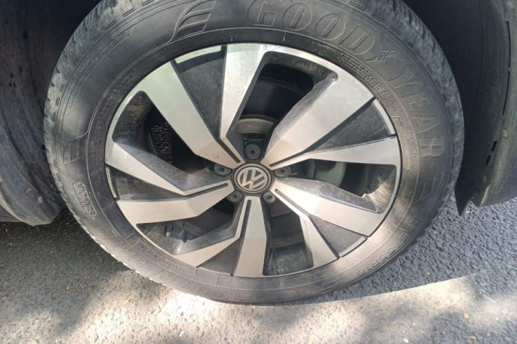 Used Volkswagen Tayron 2019 Teramont Edition 280TSI Two-Wheel Drive Luxury Model China VI Standard Right Front Wheel Hub