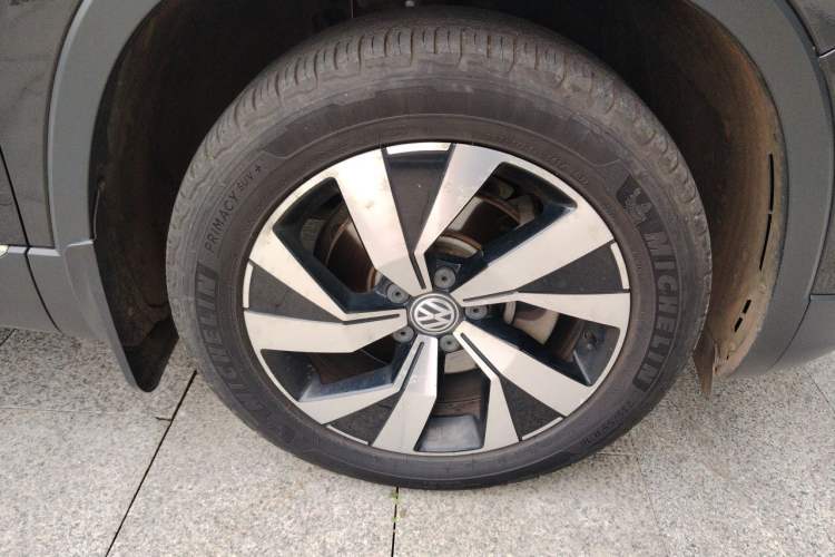 Used Volkswagen Tayron 2019 330TSI Two-Wheel-Drive Luxury Version China V Emission Standard Right Front Wheel Hub