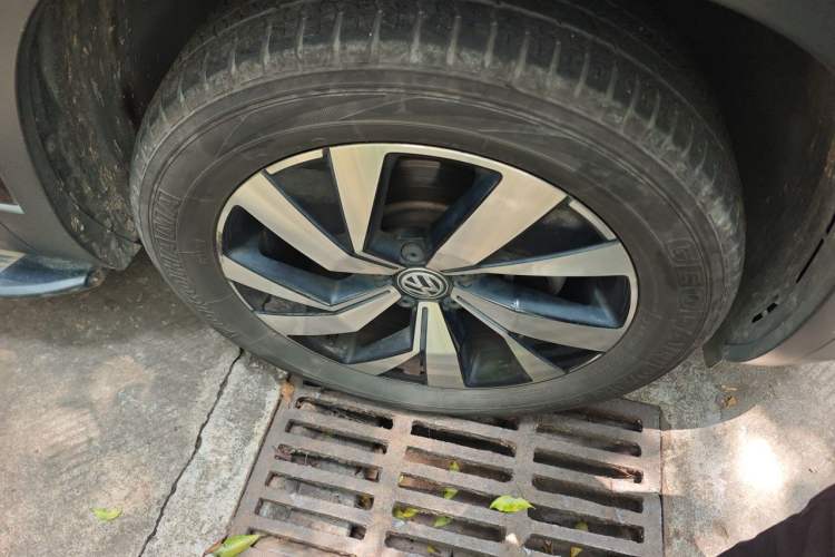 Used Volkswagen Tayron 2019 330TSI Two-Wheel-Drive Luxury Plus China VI Standard Right Front Wheel Hub
