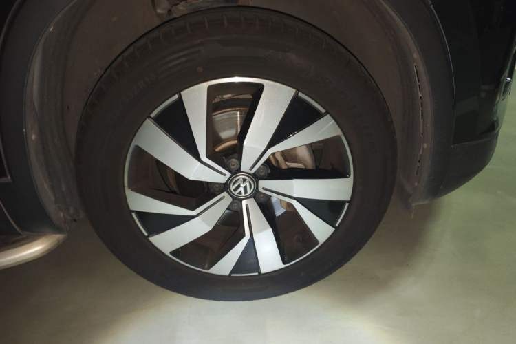 Used Volkswagen Tayron 2019 330TSI Two-Wheel Drive Luxury Model China VI Standard Right Front Wheel Hub