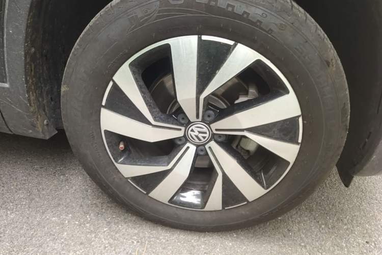 Used Volkswagen Tayron 2019 Teramont Edition 280TSI Two-Wheel Drive Luxury Model China VI Standard Right Front Wheel Hub