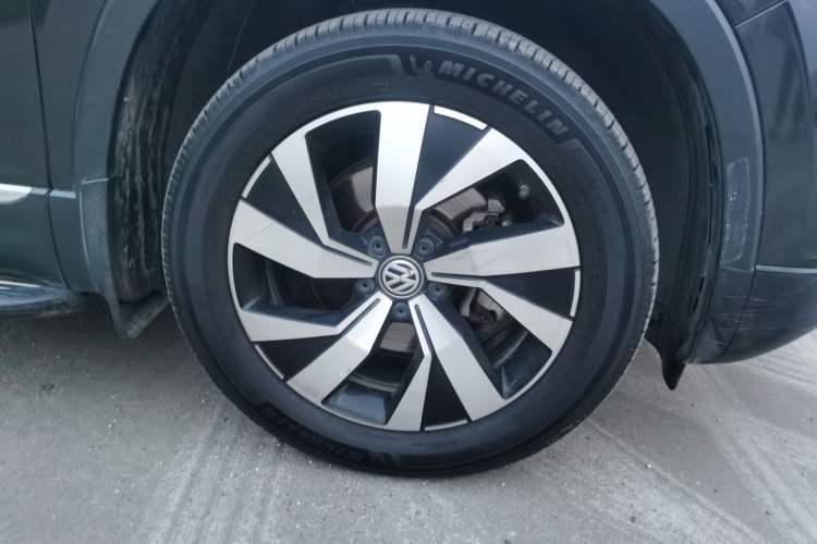 Used Volkswagen Tayron 2019 Teramont Edition 280TSI Two-Wheel Drive Luxury Model China VI Standard Right Front Wheel Hub