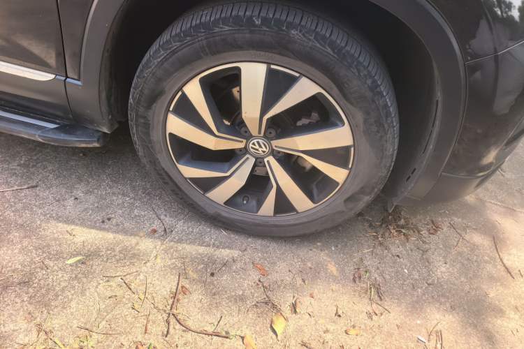 Used Volkswagen Tayron 2019 Teramont Edition 280TSI Two-Wheel Drive Luxury Model China VI Standard Right Front Wheel Hub