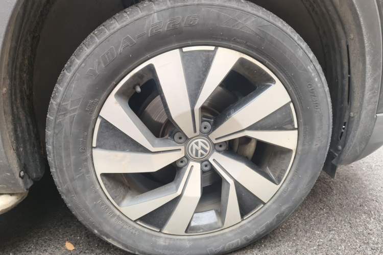 Used Volkswagen Tayron 2019 Teramont Edition 280TSI Two-Wheel Drive Luxury Model China VI Standard Right Front Wheel Hub