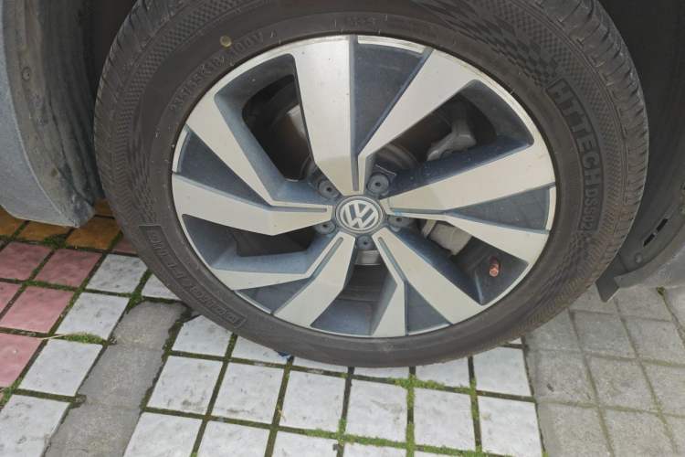 Used Volkswagen Tayron 2019 330TSI Two-Wheel Drive Luxury Model China VI Standard Right Front Wheel Hub